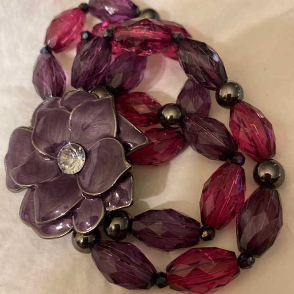 PURPLE FLOWER STATEMENT BRACELET ENAML LUCITE BEADED THREE STRAND - Picture 1 of 5